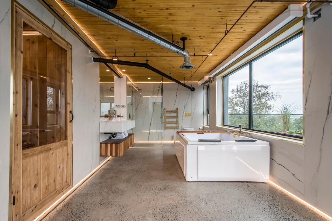 The Halifax Rooftop - Cozy Spa B&B Екстер'єр фото