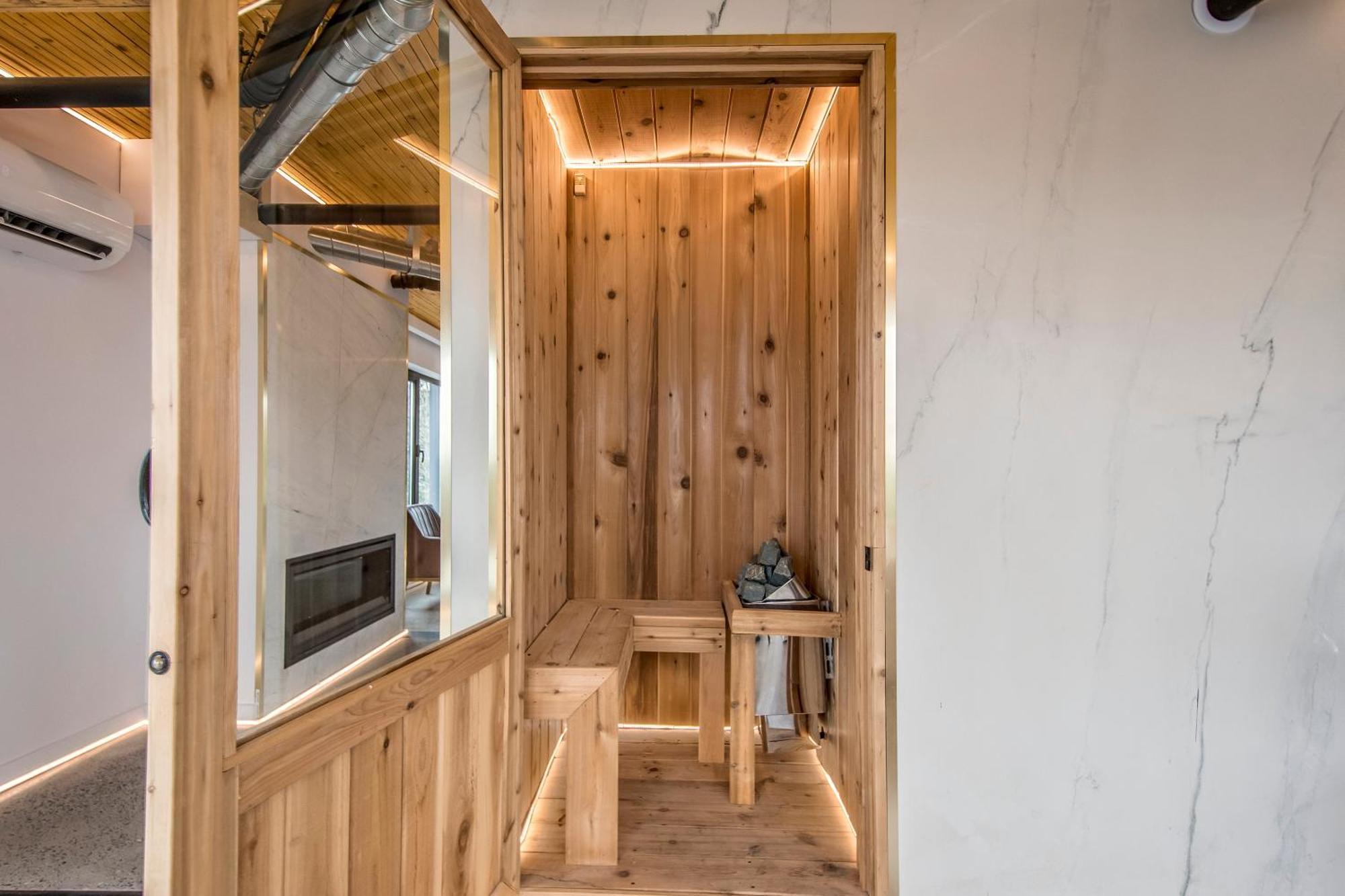 The Halifax Rooftop - Cozy Spa B&B Екстер'єр фото